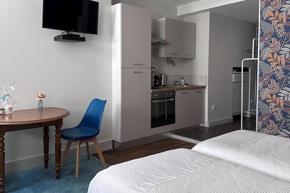 Apartamento entero, Acogedor estudio en el centro histórico de Moulins con terraza privada, Wi-Fi y todas las comodidades in Moulins, Allier (desambiguación)