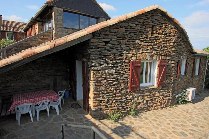 Log cabin for 6 people, with garden, with pets in France