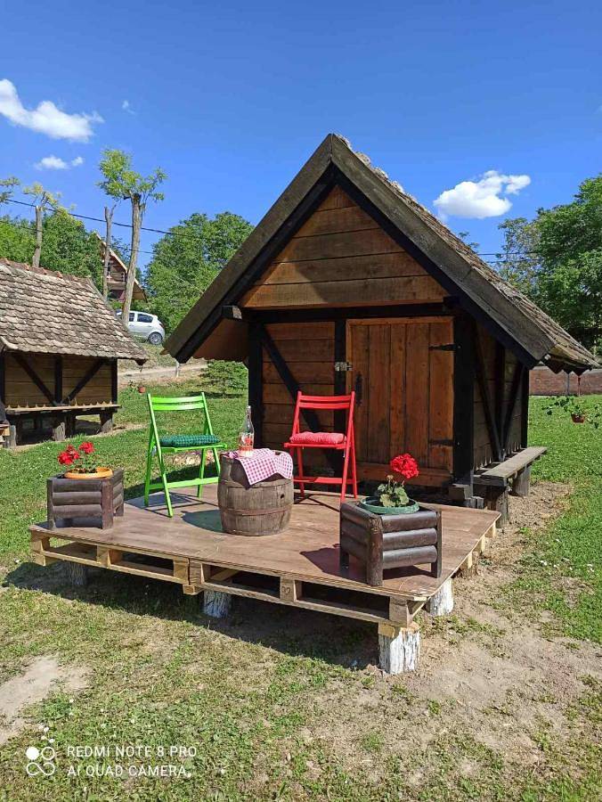 Camping für 2 Personen, mit Terrasse und Garten in Serbien