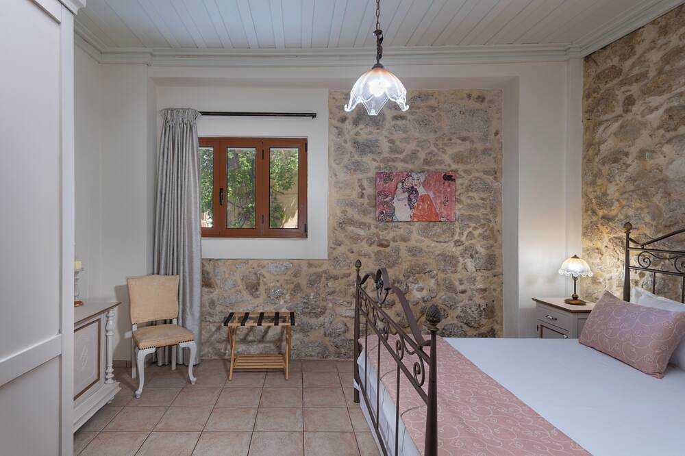Historic Archanes Manor 3  Suites 80sm each Pr Pool & 300sm Courtyard  Sleeps 12 in Iraklio-Heraklion und Umgebung