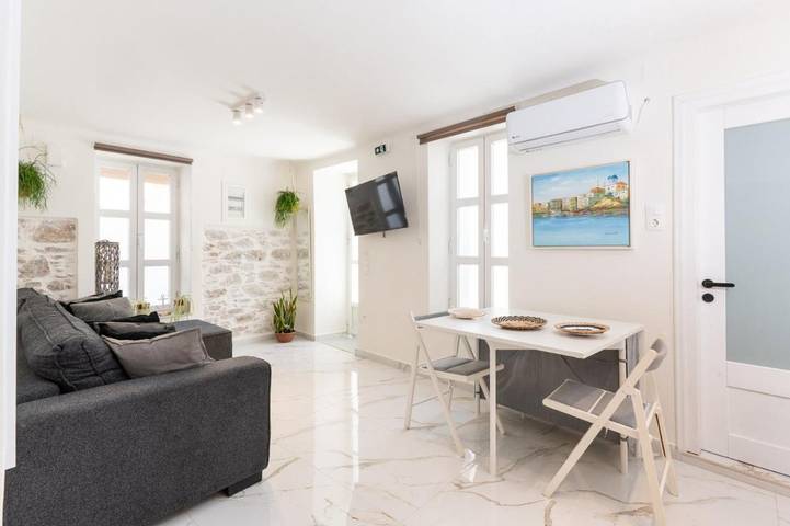 Chambre d’hôte pour 4 personnes, avec terrasse et vue dans Syros