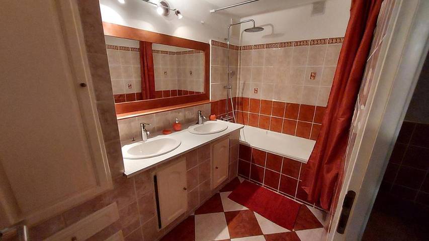 Location de vacances pour 4 personnes, avec terrasse et vue à Vénéjan - 4