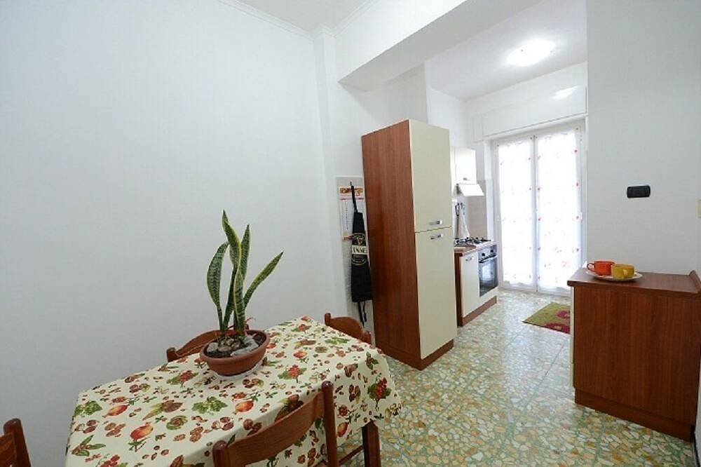 Hel lejlighed, Second floor apartment Casa Amena near Vatican, Metro, parking. in Primavalle, Rom