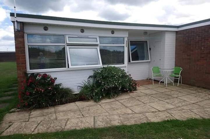 Chalet for 4 people, with terrace and garden in Scratby