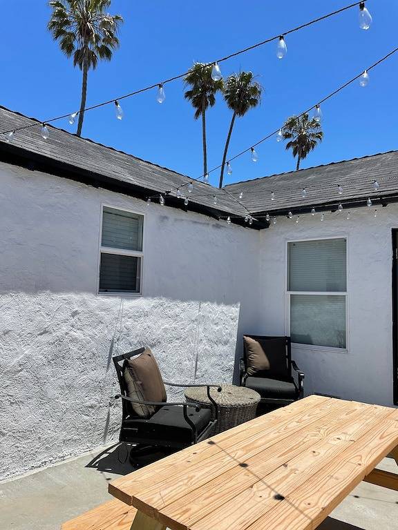 Brand New Remodeled Pierpont Surf Cottage Footsteps to Ocean Ventura in Ventura Beach, Ventura