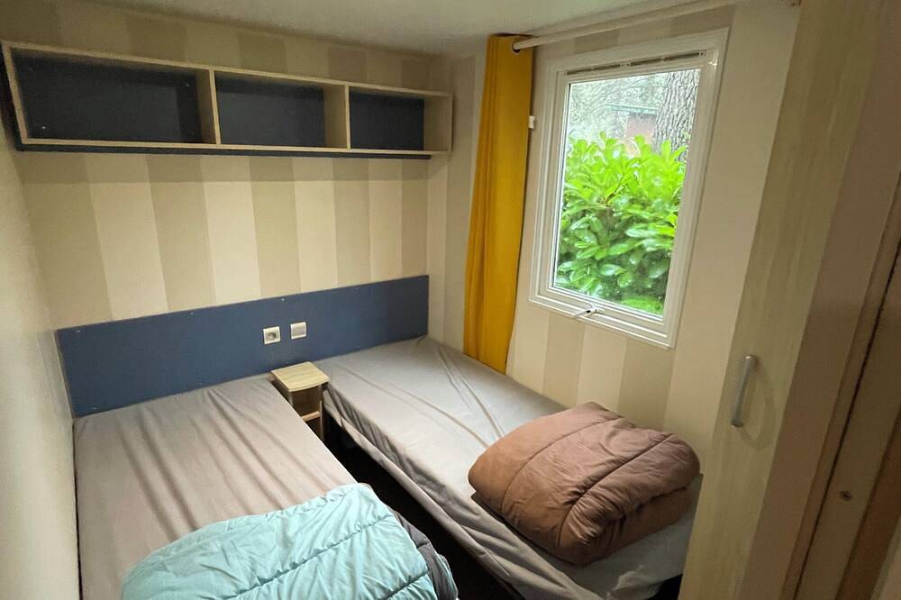 3-bedroom mobile home with pool in Camiers, Montreuil region