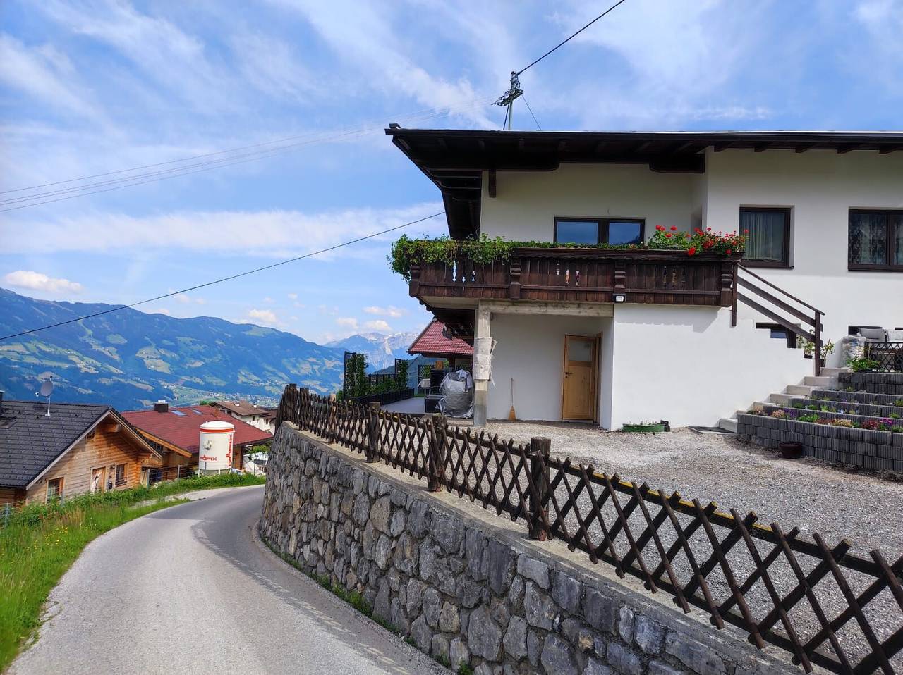Ganze Wohnung, Ferienwohnung "Zillertalblick" mit Panorama-Bergblick und Terrasse in Stummerberg, Ski-Optimal Hochzillertal