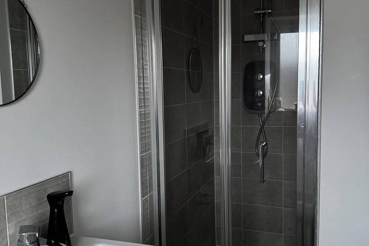 Beautiful Private En-suite | Minutes to city centre in Stoke-on-Trent, Midlands