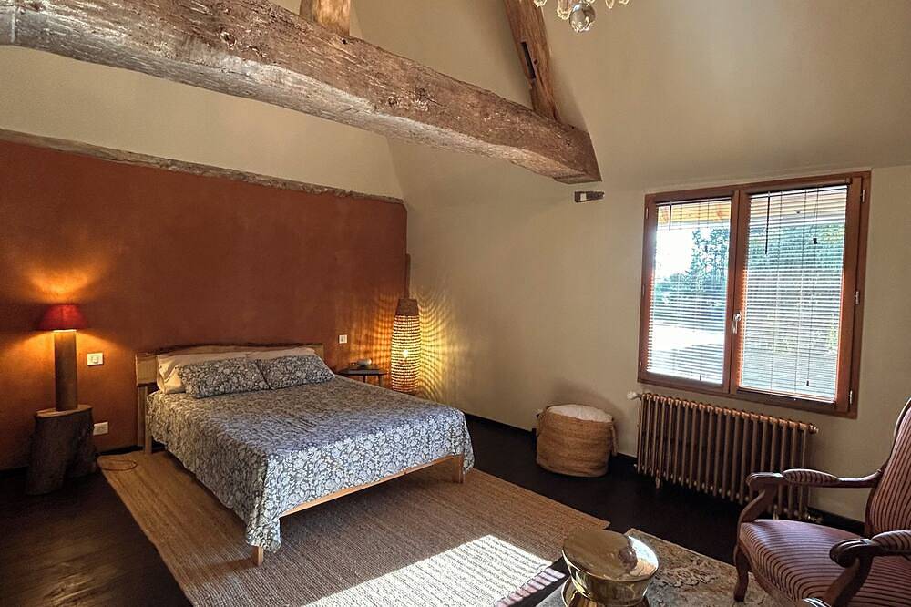 Romantic gîte for two in a green setting in Mittois, Lisieux und Umgebung
