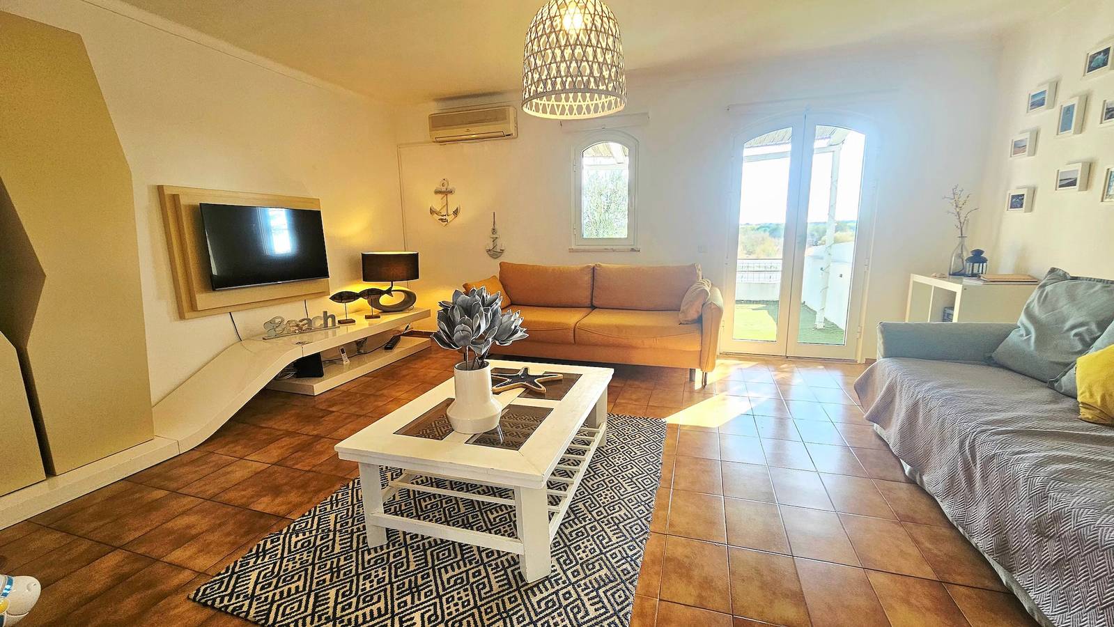 Casa de vacaciones 'Villa Altura Beach' con terraza y Wi-Fi in Altura, Distrito de Faro
