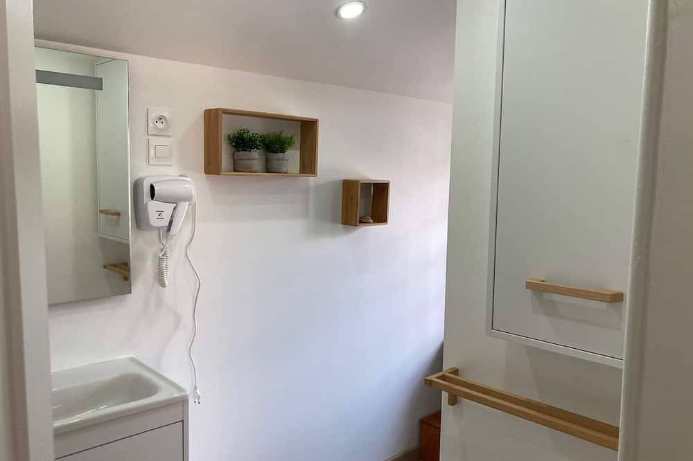 Entire apartment, Renovated apartment for 6, near beach, Touques in Touques, Lisieux region