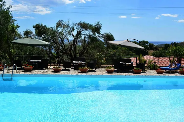 Casa vacanza per 6 persone, con piscina e giardino nonché panorama, con animali domestici - 1