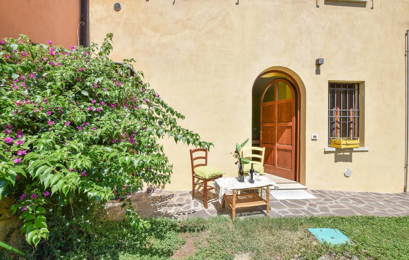 Apartamento vacacional entero, Acogedor apartamento cerca de la pizzería Eureka - WiFi y aparcamiento gratuitos in Solferino (Italia), Provincia de Mantova