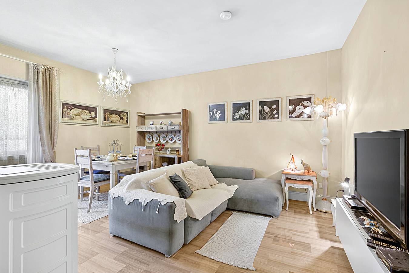 Ganze Wohnung, Chic Retreat with Park | Central Salò in Spiaggia delle Rive (Salò), Salò