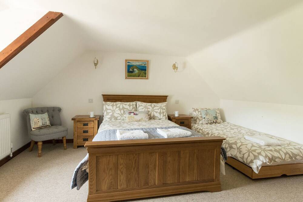 Little Forge, romantic, with open fire in West Lulworth in Lulworth Cove, Dorset