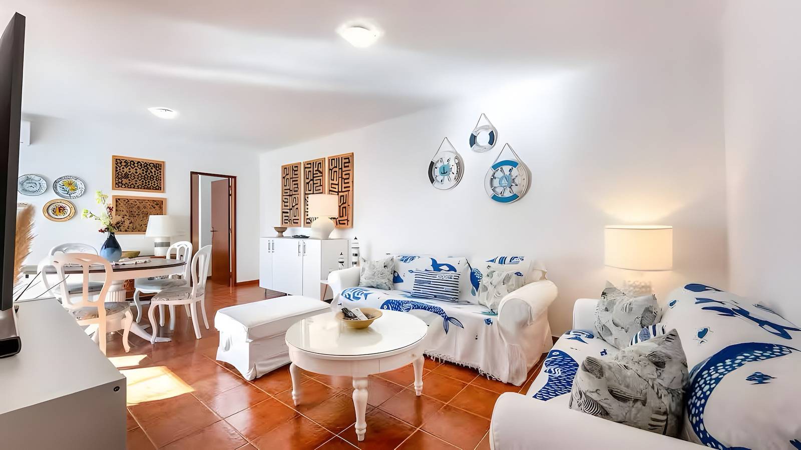 Entire apartment, Apartment 'Casa Rosa dos Ventos' with Sea View, Wi-Fi and Air Conditioning in Armação de Pêra (costa), Armação de Pera