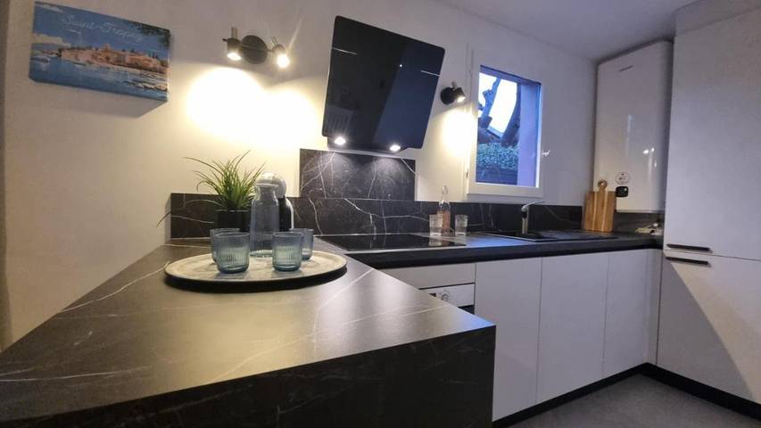 Gîte pour 4 personnes, avec jardin ainsi que terrasse et piscine dans Plage Coupereau - 3