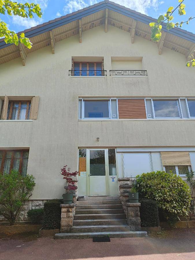 Chambre d’hôte pour 4 personnes, avec Terrasse et Vue à La Celle-sous-Gouzon - 3
