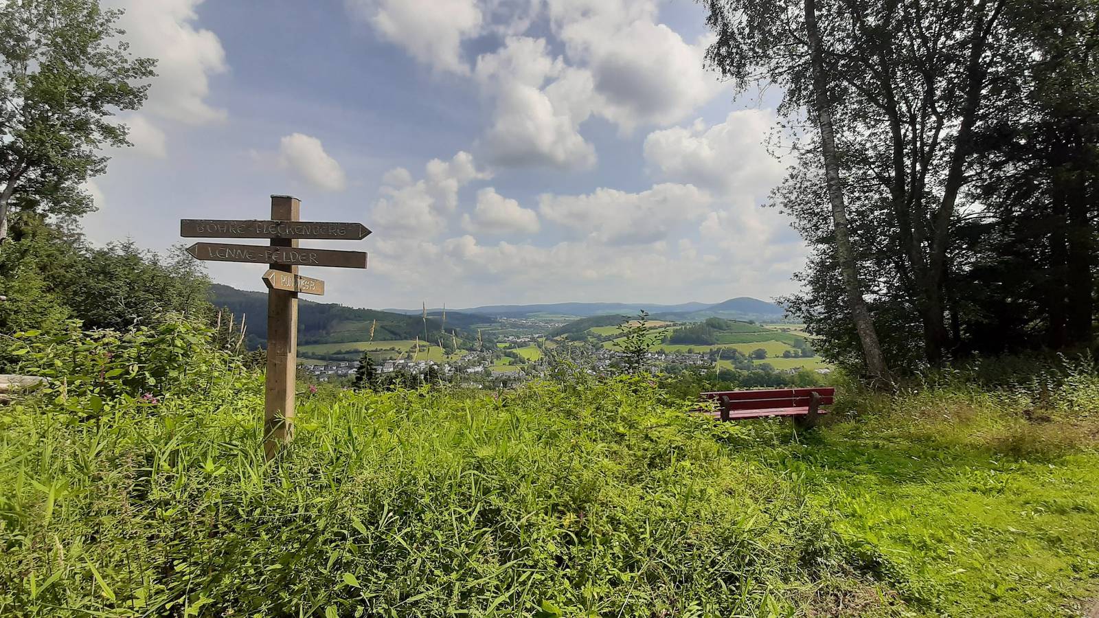 Ganze Wohnung, Ferienwohnung 'Sauerland' mit Bergblick, privater Terrasse und Wi-Fi in Lenne (Schmallenberg), Schmallenberg