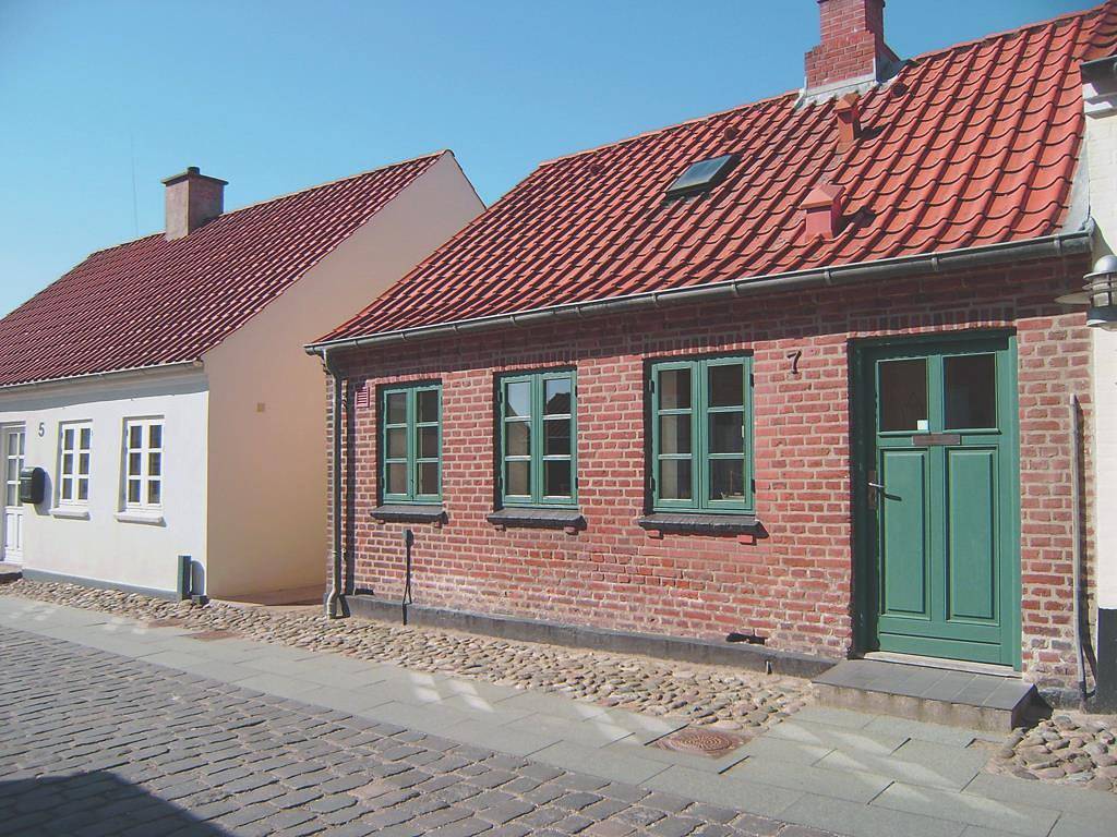Skønt byhus på 60m2 beliggende i den hyggelige gamle bydel i Nykøbing Mors. Tæt på Jesperhus Feriepark. Gratis Wi-fi. in Nykøbing Mors, Morsø