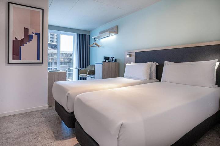 Hôtel pour 2 personnes, avec terrasse ainsi que vue et piscine