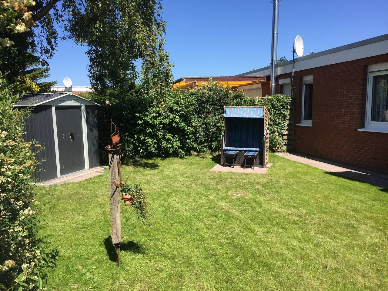 Ferienhaus 'In Strandnähe' mit privater Terrasse, privatem Garten und Wi-Fi in Dornumersiel, Dornum