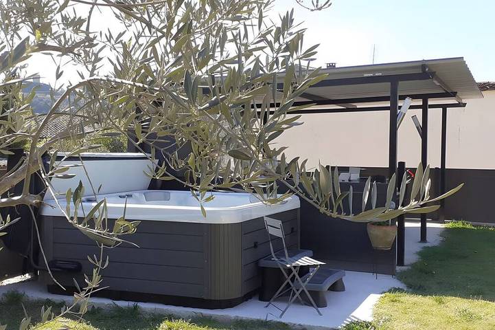 Bed and breakfast for 2 people, with garden and pool as well as hot tub - 1