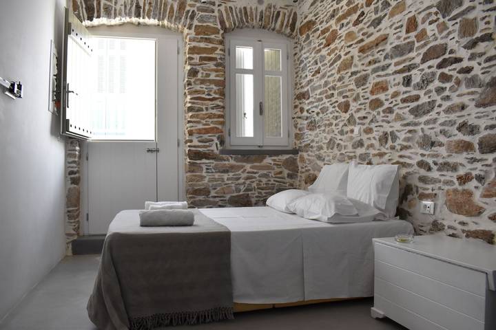 Gîte pour 3 personnes, avec balcon, adapté aux familles dans Kithnos Chora
