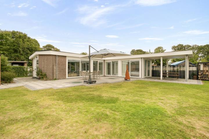Ferienhaus für 6 Personen, mit Balkon/Terrasse und Terrasse sowie Garten in Sint Maartensvlotbrug