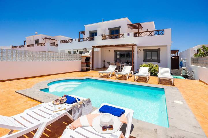 Villa for 6 people, with terrace in Playa Blanca