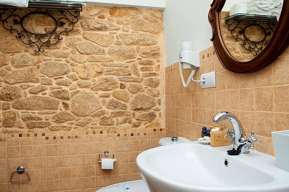 Stone House With Porch And Terrace in Laxe, Costa da Morte