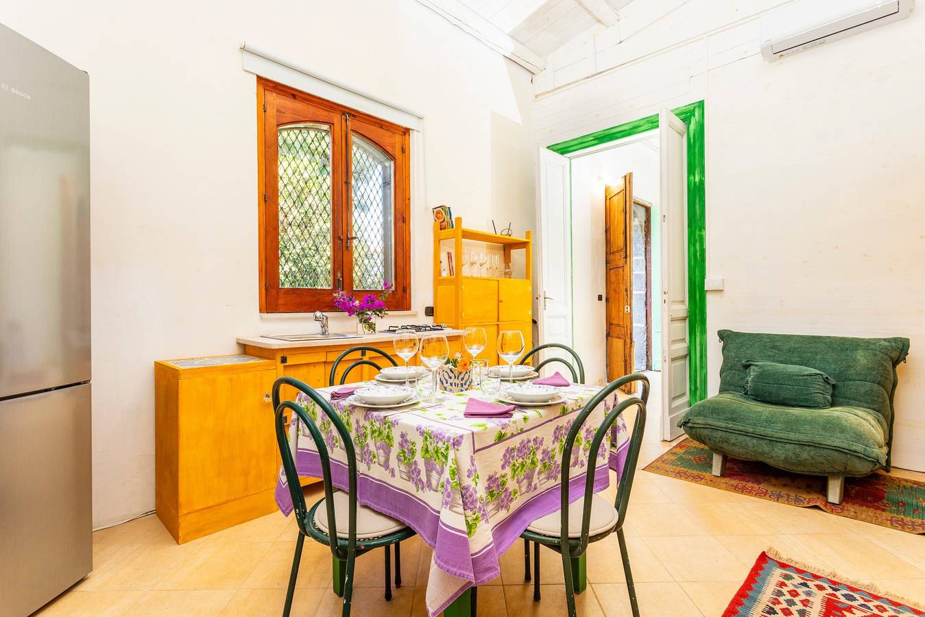 Appartement entier, Appartement 'La Casa Del Fico D'india - Verde' avec jardin partagé, Wi-Fi et climatisation in Aci Platani, Province de Catania