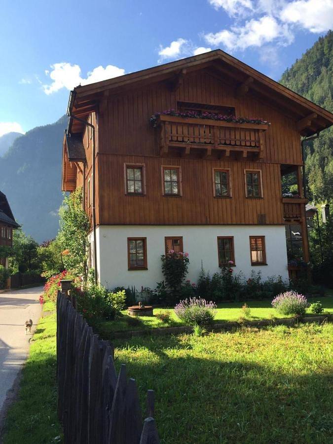 Ferienwohnung für 2 Personen, mit Balkon und Terrasse sowie Garten und Ausblick in Hallstatt