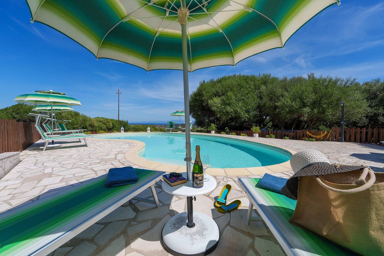 Ganze Wohnung, Ferienwohnung "Casa Ginepro Piscina E Vista Mare" mit Meerblick, Gemeinschaftspool und Wlan in Aglientu, Gallura