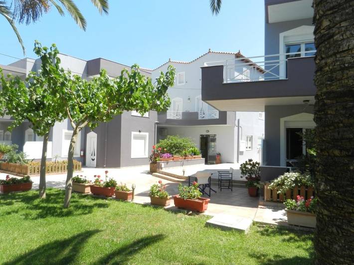 Location de vacances pour 2 personnes, avec jardin ainsi que piscine et balcon dans Georgioupoli - 4