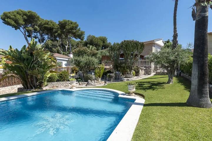 Villa pour 8 personnes, avec jardin ainsi que balcon et piscine, animaux acceptés - 1