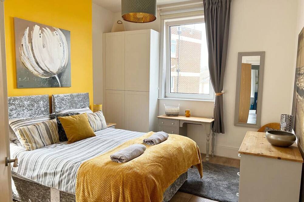 Entire apartment, Beach at end of road, private parking, dog welcome in Southsea, Portsmouth
