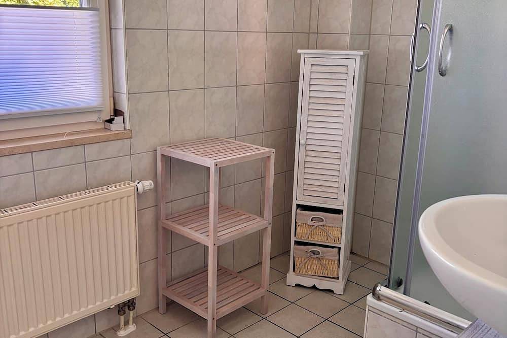 Ganze Wohnung, Gemütliche Ferienwohnung in ruhiger Lage am Prerower Strom in Ostseebad Prerow, Prerow