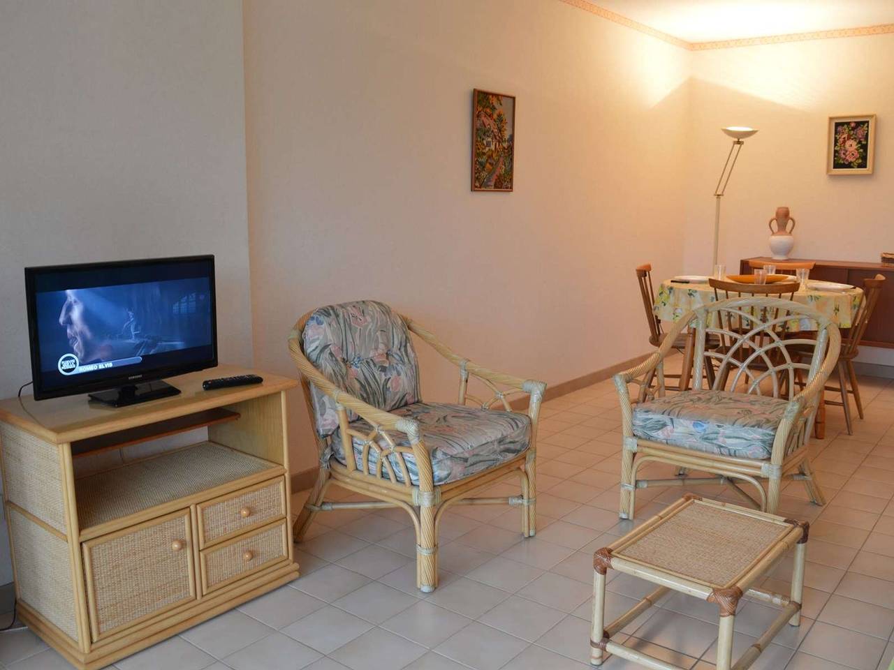 Appartement entier, Appartement 2 pièces à Fréjus avec piscine, parking et à 300m des commerces in Fréjus Plage, Fréjus