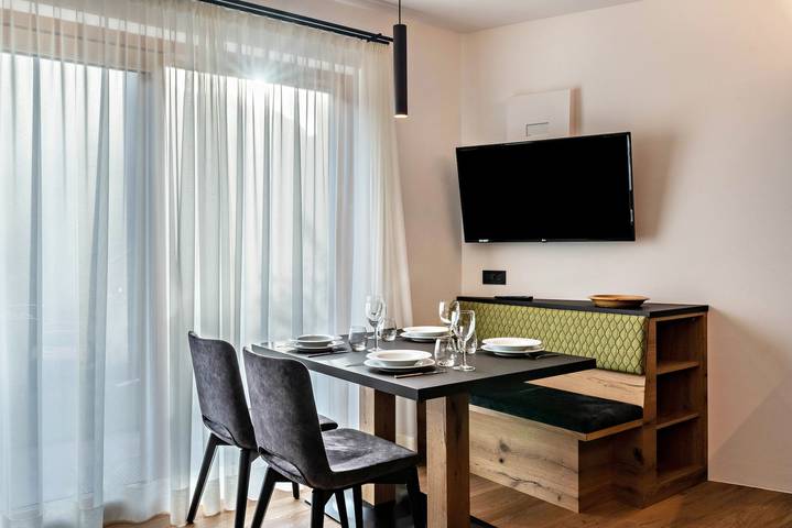 Appartamento intero, Incantevole appartamento "Bullaccia" vicino a Seiser Alm con vista sulle montagne, terrazza e Wi-Fi in Ortisei, Dolomiti Superski