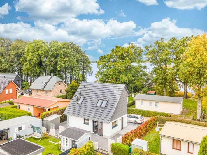 Ferienhaus für 4 Personen, mit Seeblick und Garten sowie Terrasse in Göhren-Lebbin