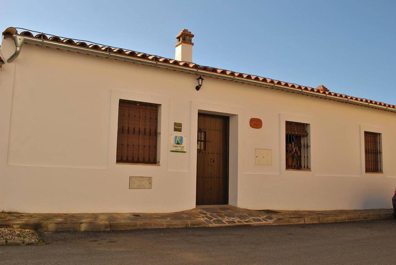Three-Bedroom Townhouse with Private Swimming Pool in Linares de la Sierra, Sierra de Aracena y Picos de Aroche