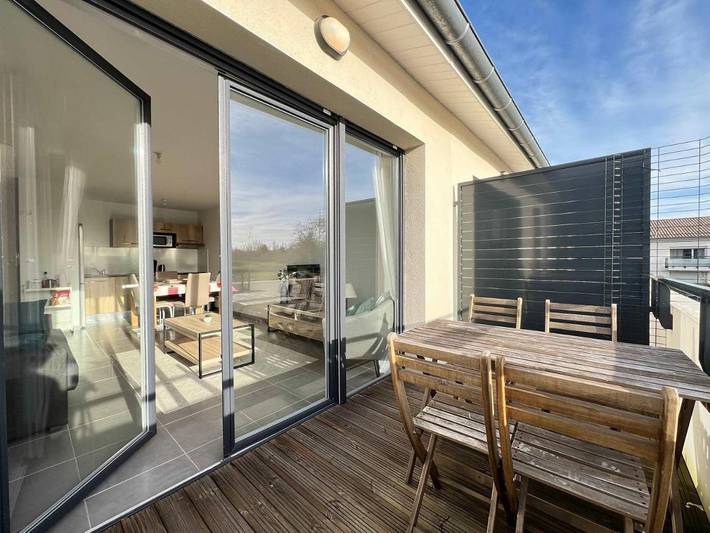 Gîte pour 4 personnes, avec jardin ainsi que terrasse et vue sur le lac à Frouzins - 2