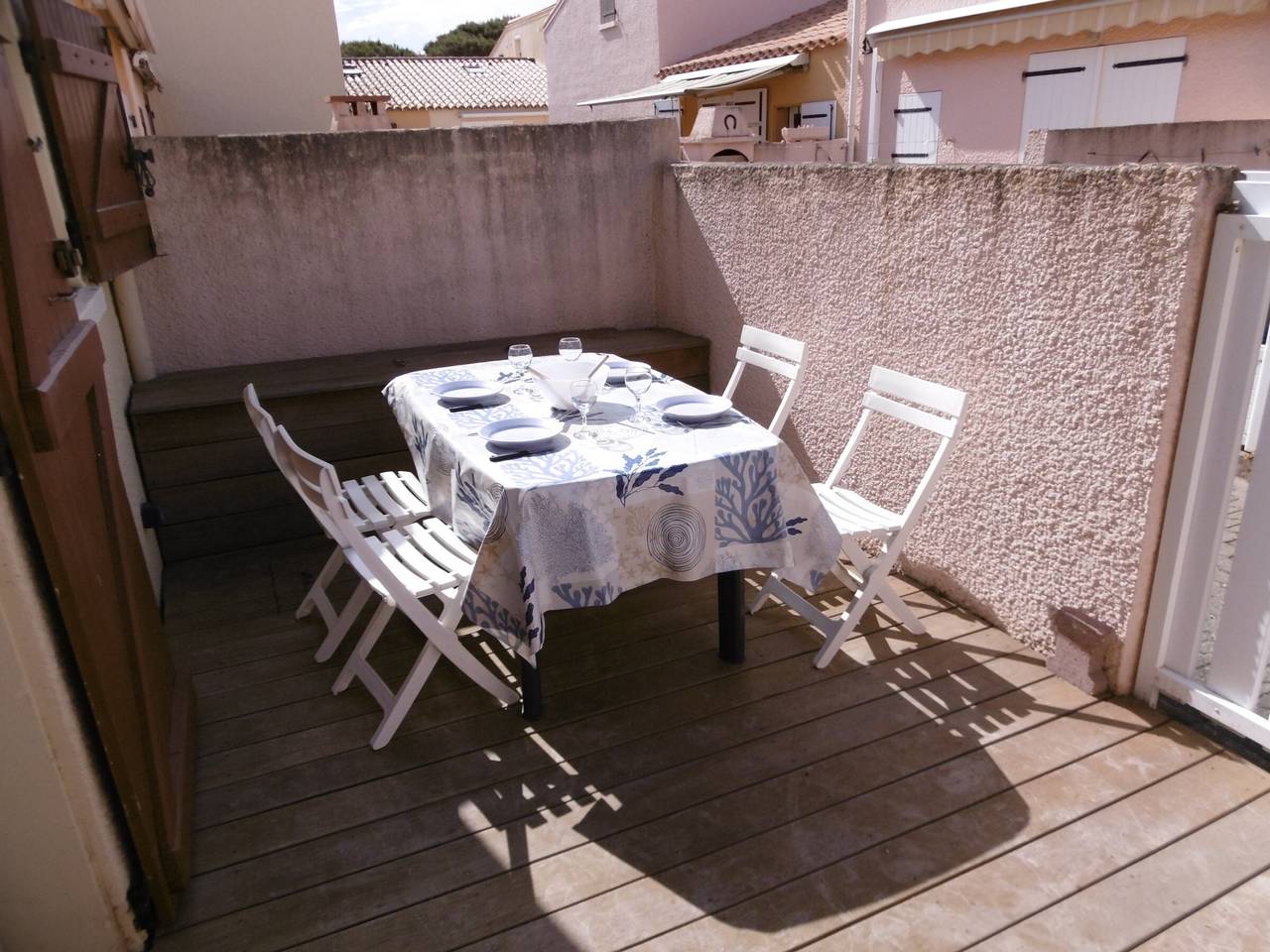 Stunning Villa with Mezzanine, A/C, Terrace, Parking - 150m from Beach! Sleeps 5 in Saint Pierre la Mer, Fleury