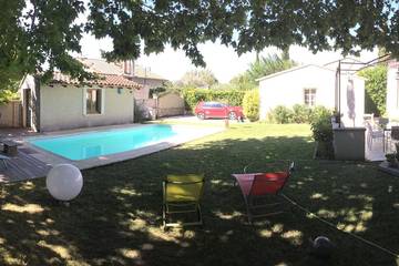 Location de vacances pour 8 personnes, avec jardin et terrasse à Entraigues-sur-la-Sorgue