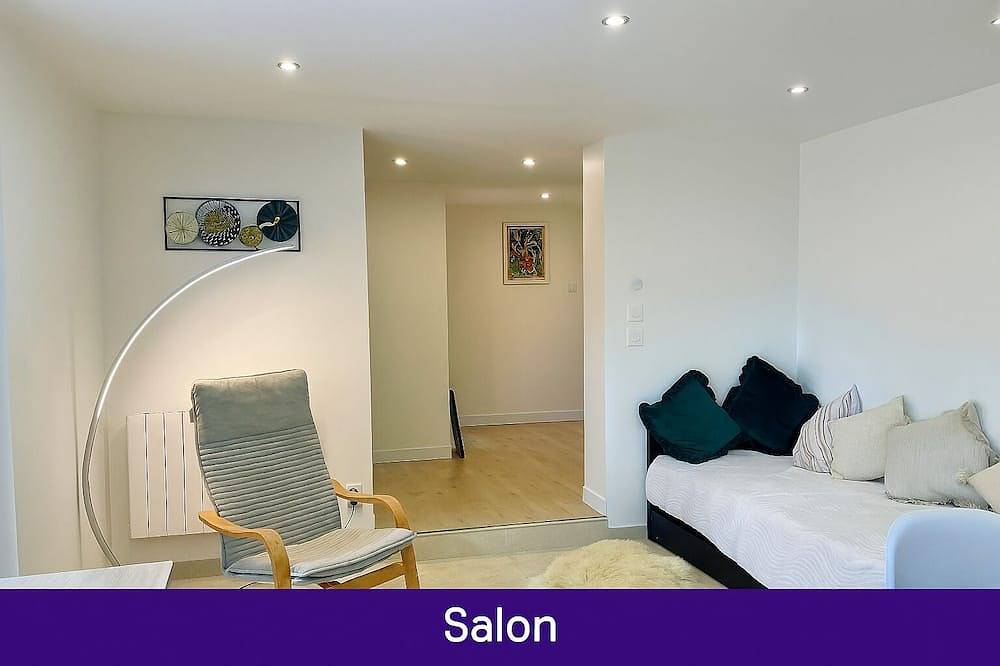 Entire apartment, Elegant 2-Bedroom Apartment with Sauna & Private Garden – Le Havre d’Athéna in Castelnaudary, Carcassonne region