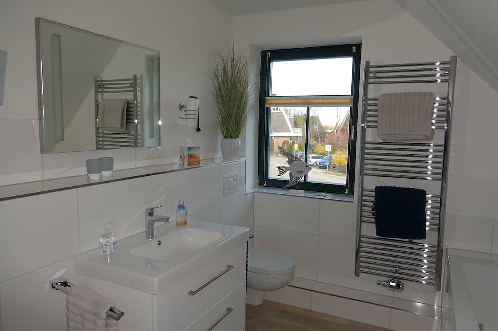 Ankommen - Durchatmen. Wohnung mit Blick auf das Noor, eigenem Garten,Seezugang in Boren, Schleswig-Flensburg