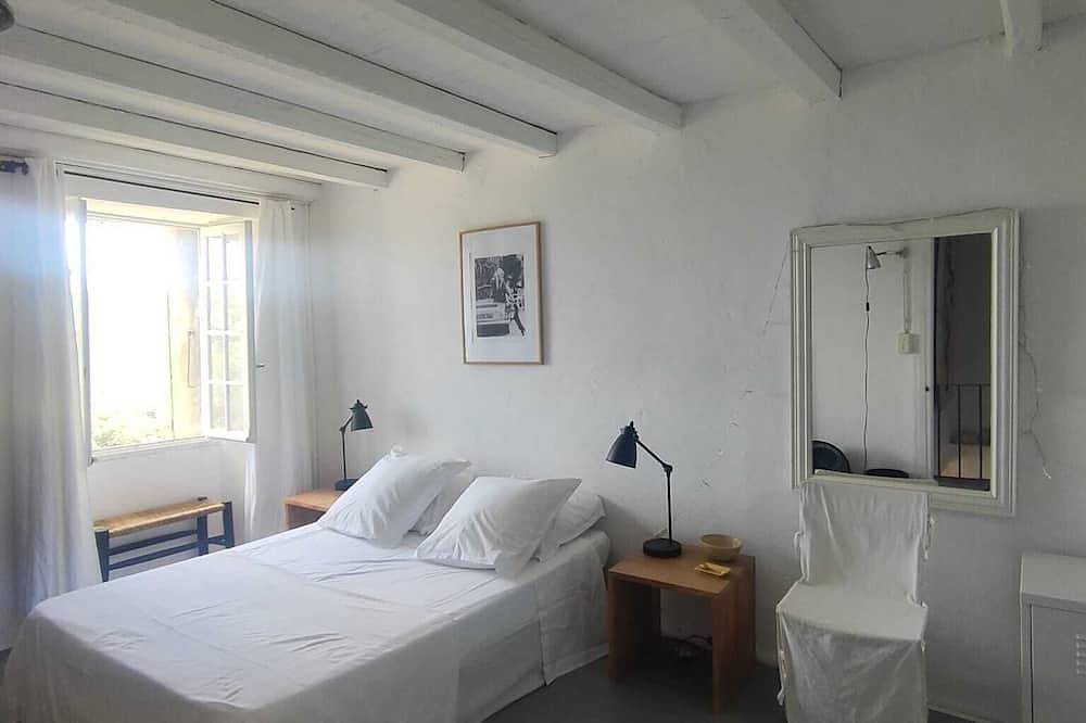 Maison de village surplombant le maquis in Ersa, Cap Corse