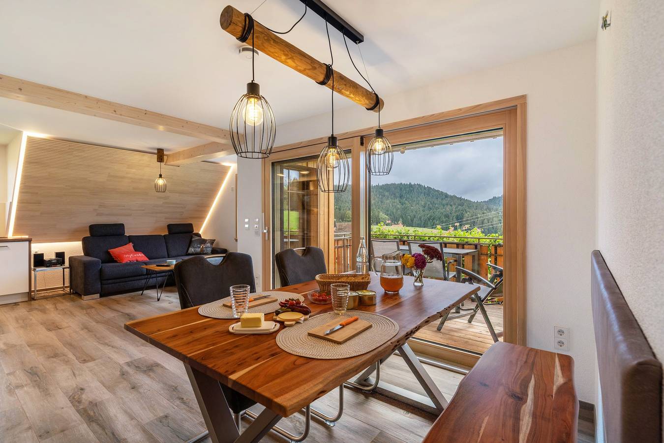 Ganze Wohnung, Ferienwohnung 'Schwarzwaldblick' mit Bergblick, Gemeinschaftsgarten und Wlan in Wolfach, Mittlerer Schwarzwald