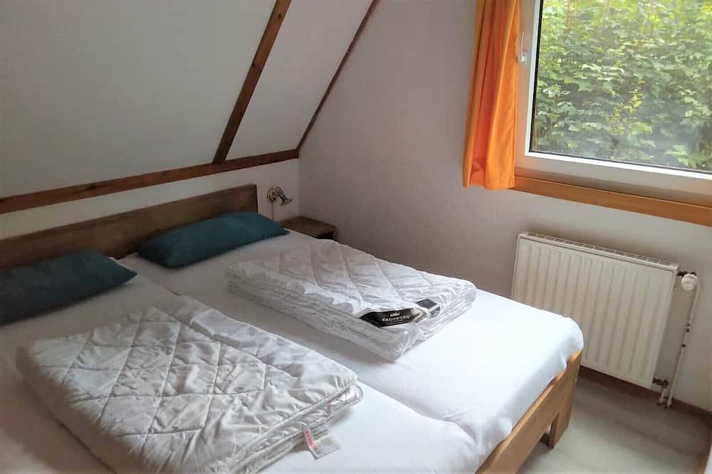 Gemütliches Zeltdachhaus bis 6 Personen, kostenloses Wlan, haustierfreundlich in Bad Arolsen, Twistesee